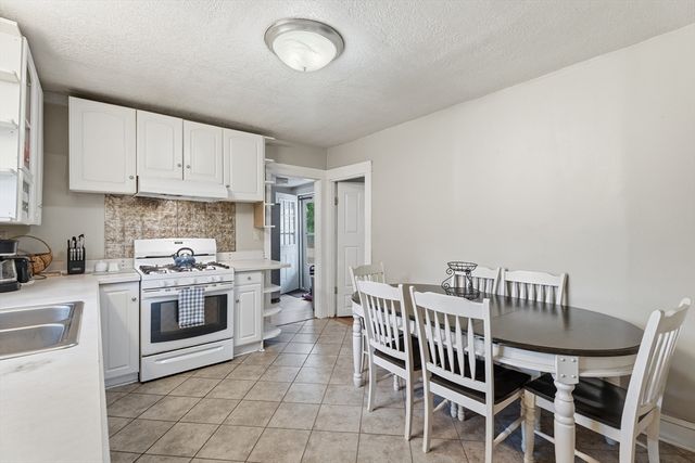 460 Salem St, Rockland, MA 02370