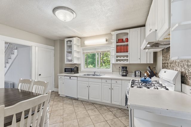 460 Salem St, Rockland, MA 02370