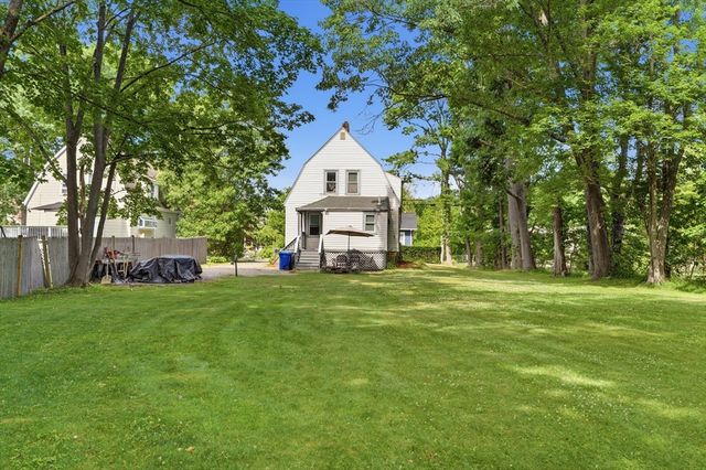 460 Salem St, Rockland, MA 02370