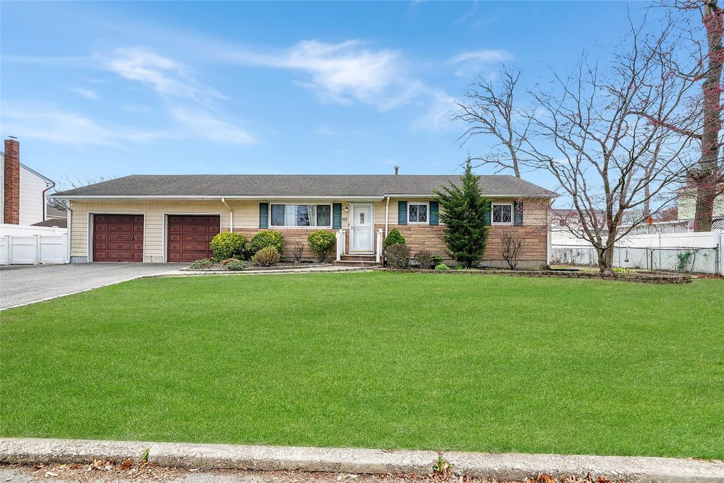 808 Windmill Avenue, West Babylon, NY 11704