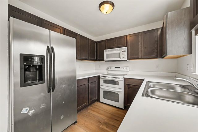 8433 Barrington Drive, Ypsilanti, MI 48198