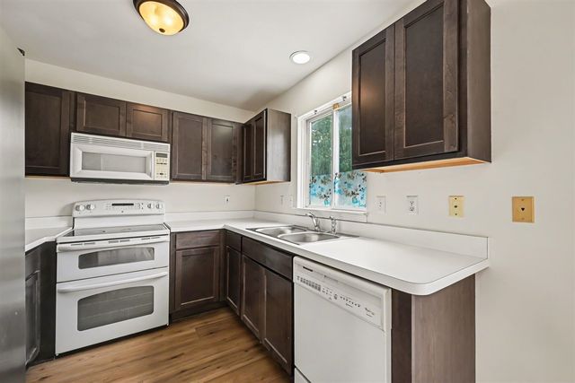 8433 Barrington Drive, Ypsilanti, MI 48198