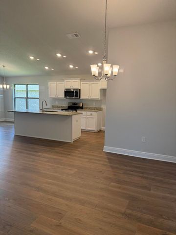 190 Ridgeway Circle, Crestview, FL 32536
