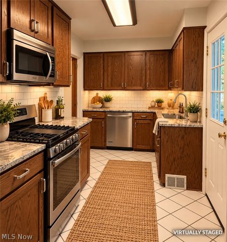 1313 Richmond Road, Lyndhurst, OH 44124