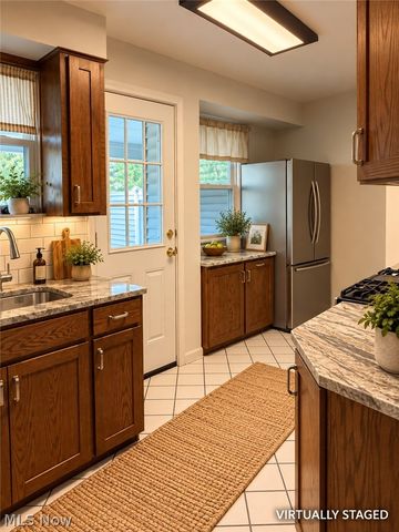 1313 Richmond Road, Lyndhurst, OH 44124