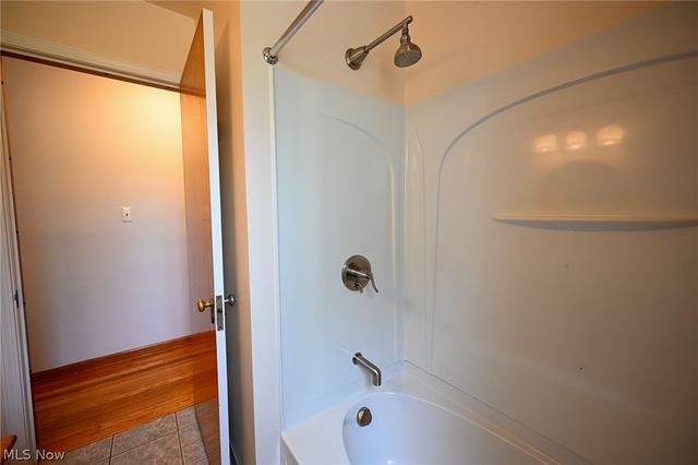 1313 Richmond Road, Lyndhurst, OH 44124