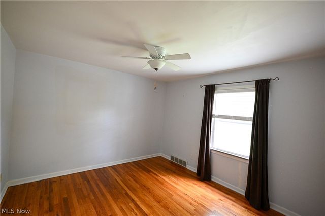 1313 Richmond Road, Lyndhurst, OH 44124