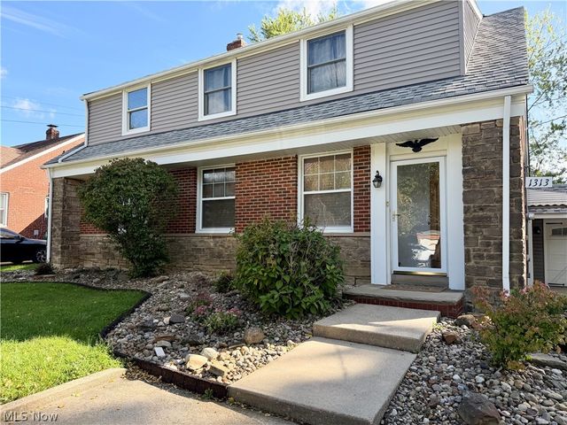 1313 Richmond Road, Lyndhurst, OH 44124