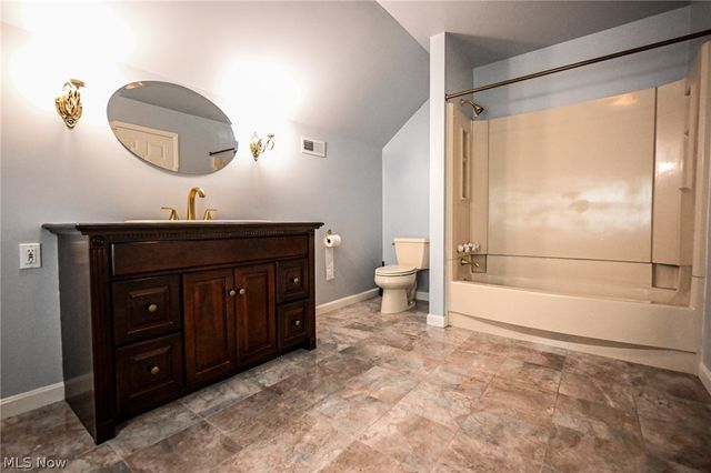 1313 Richmond Road, Lyndhurst, OH 44124