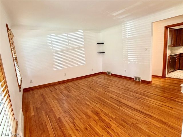 1313 Richmond Road, Lyndhurst, OH 44124