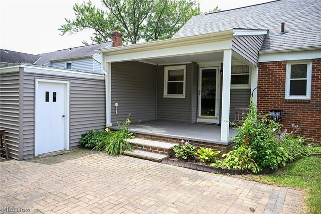 1313 Richmond Road, Lyndhurst, OH 44124