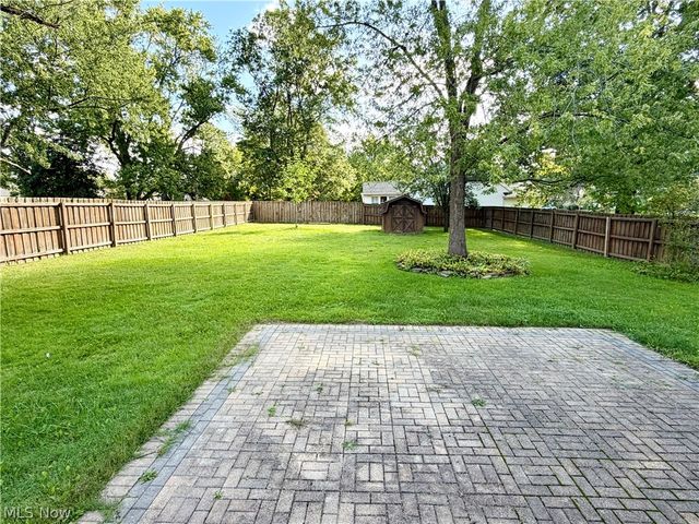 1313 Richmond Road, Lyndhurst, OH 44124