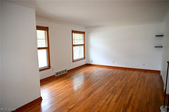 1313 Richmond Road, Lyndhurst, OH 44124