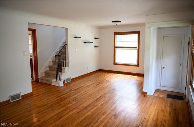 1313 Richmond Road, Lyndhurst, OH 44124