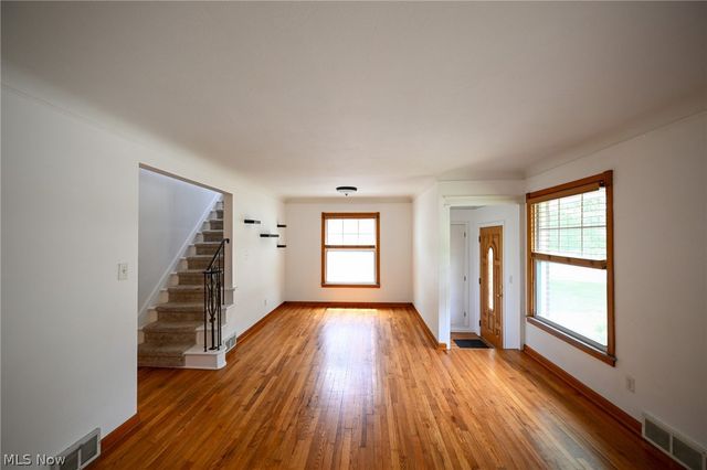 1313 Richmond Road, Lyndhurst, OH 44124