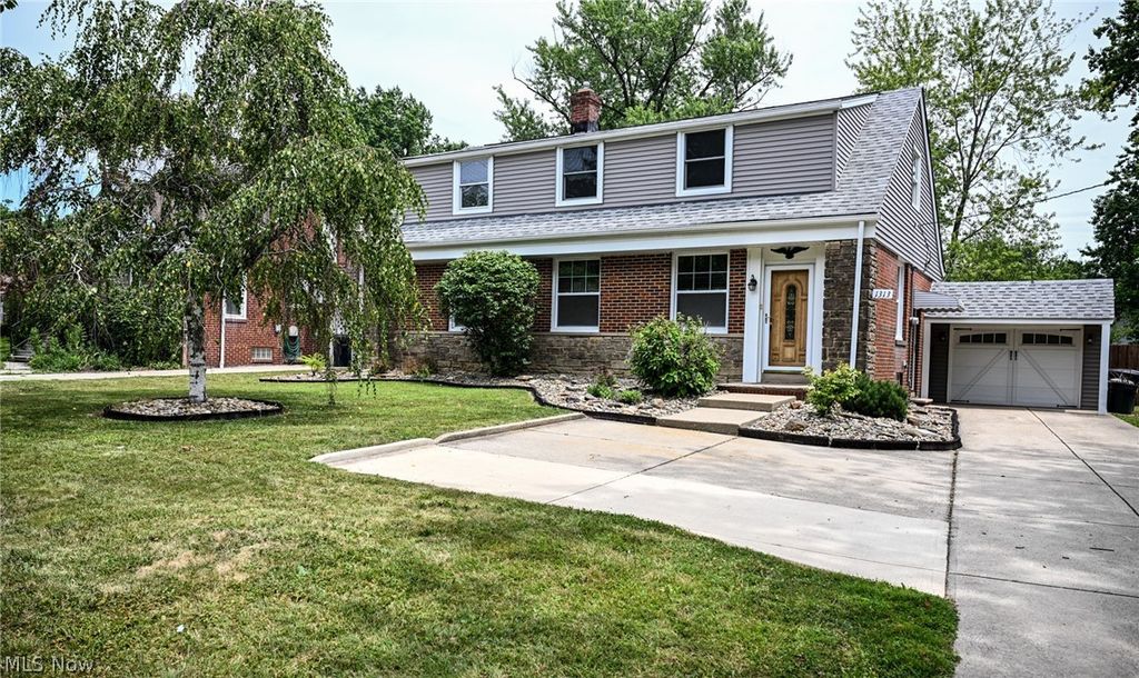 1313 Richmond Road, Lyndhurst, OH 44124