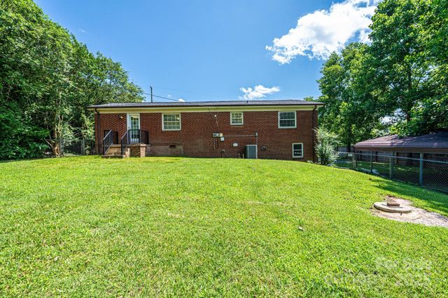 559 15th Avenue SE, Hickory, NC 28602
