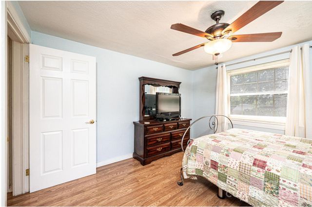 559 15th Avenue SE, Hickory, NC 28602