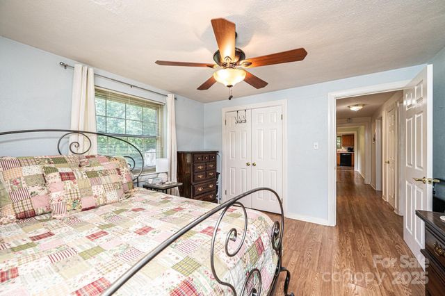 559 15th Avenue SE, Hickory, NC 28602