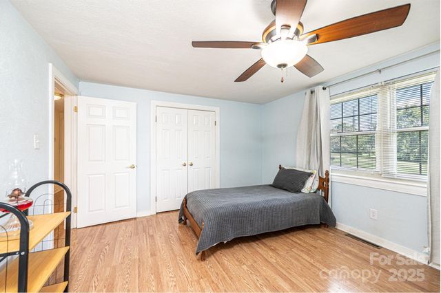 559 15th Avenue SE, Hickory, NC 28602