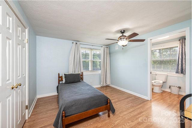 559 15th Avenue SE, Hickory, NC 28602