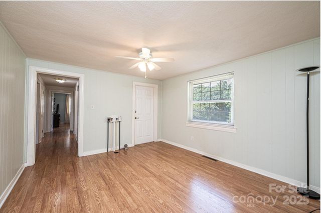 559 15th Avenue SE, Hickory, NC 28602