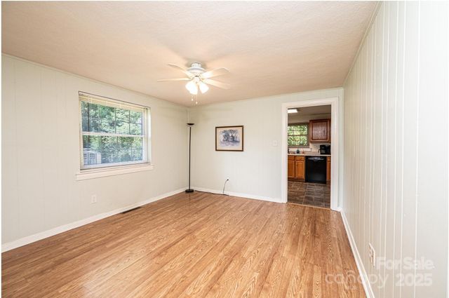 559 15th Avenue SE, Hickory, NC 28602