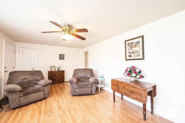 559 15th Avenue SE, Hickory, NC 28602