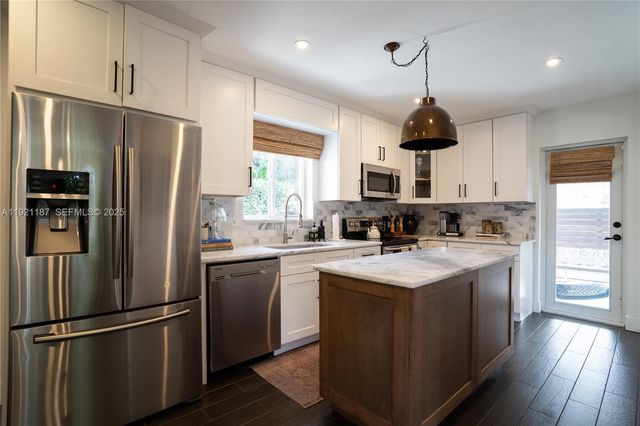 6040 SW 22nd St, Miami, FL 33155