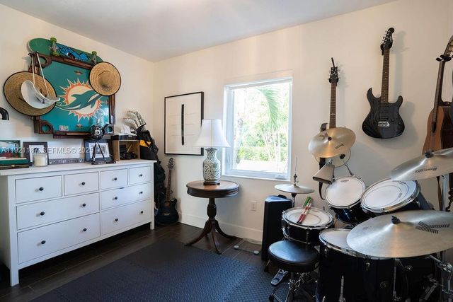 6040 SW 22nd St, Miami, FL 33155