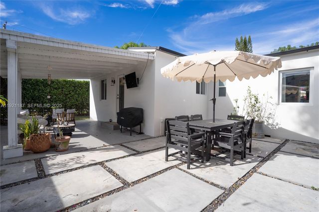 6040 SW 22nd St, Miami, FL 33155