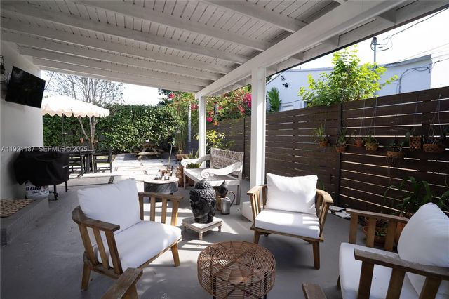 6040 SW 22nd St, Miami, FL 33155