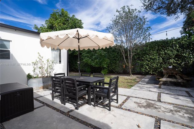 6040 SW 22nd St, Miami, FL 33155