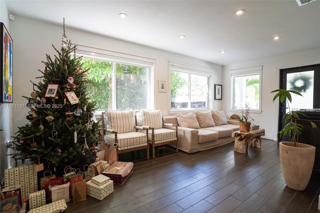 6040 SW 22nd St, Miami, FL 33155