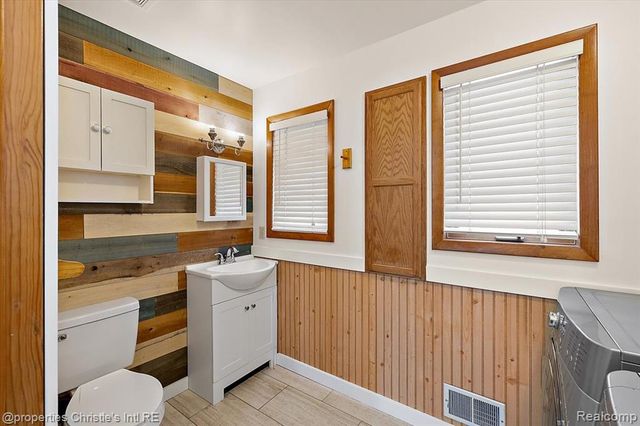 15850 Edsel Drive, Clinton Township, MI 48035