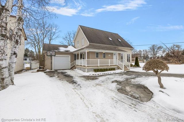 15850 Edsel Drive, Clinton Township, MI 48035