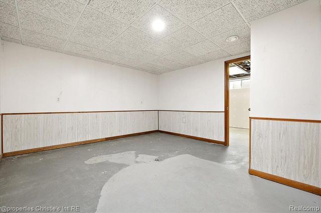 15850 Edsel Drive, Clinton Township, MI 48035