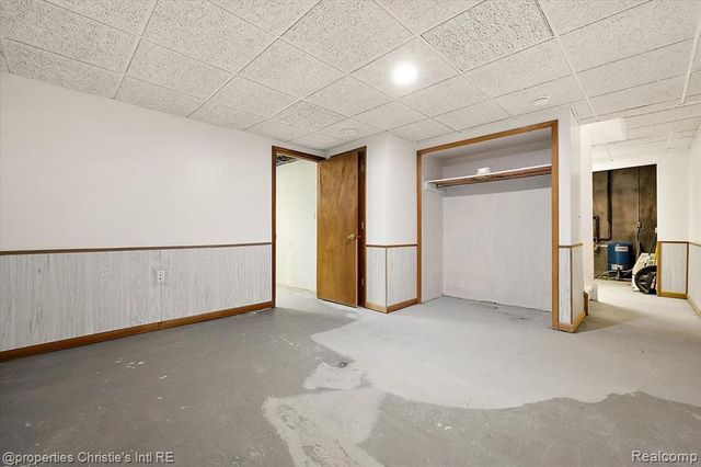 15850 Edsel Drive, Clinton Township, MI 48035