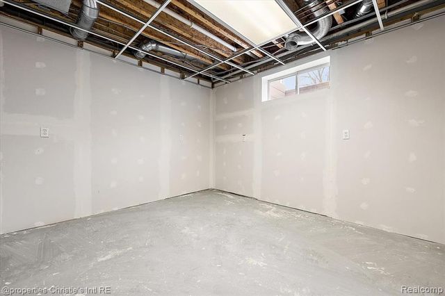 15850 Edsel Drive, Clinton Township, MI 48035