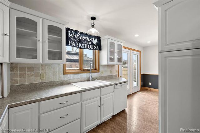 15850 Edsel Drive, Clinton Township, MI 48035