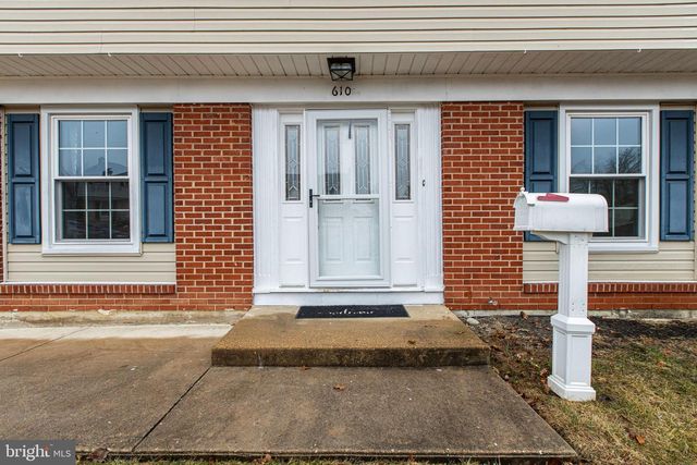 610 S WALNUTREE LN, Claymont, DE 19703