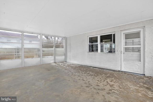 610 S WALNUTREE LN, Claymont, DE 19703