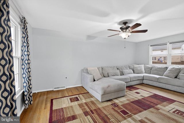 610 S WALNUTREE LN, Claymont, DE 19703