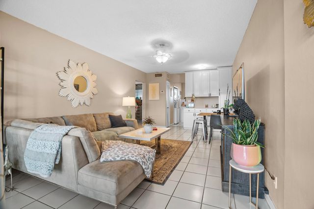 2748 NE 28th Ave 13, Lighthouse Point, FL 33064