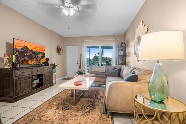 2748 NE 28th Ave 13, Lighthouse Point, FL 33064
