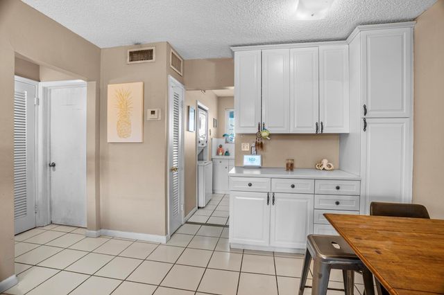 2748 NE 28th Ave 13, Lighthouse Point, FL 33064