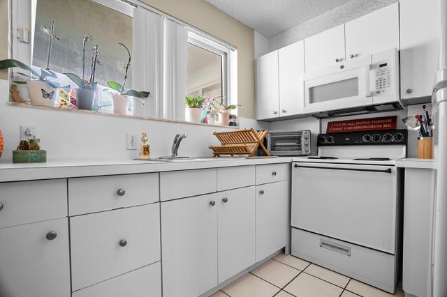 2748 NE 28th Ave 13, Lighthouse Point, FL 33064