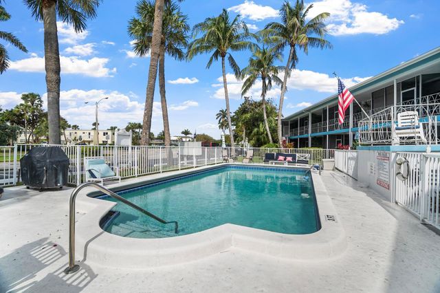 2748 NE 28th Ave 13, Lighthouse Point, FL 33064