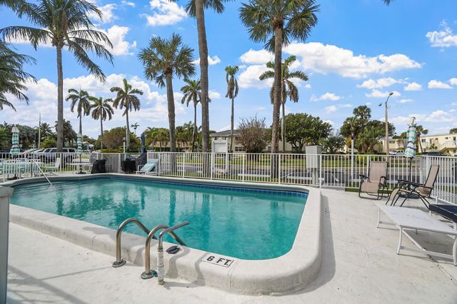 2748 NE 28th Ave 13, Lighthouse Point, FL 33064