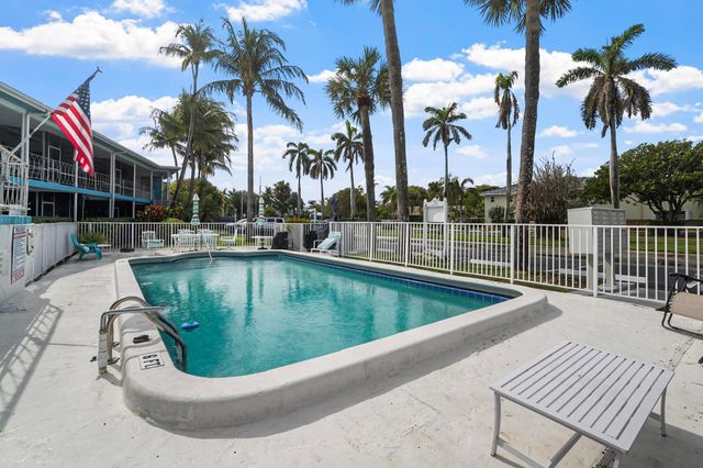 2748 NE 28th Ave 13, Lighthouse Point, FL 33064